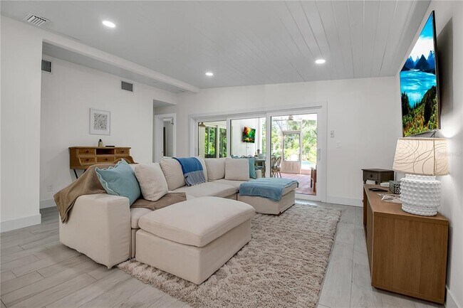 Building Photo - 6979 Longboat Dr S