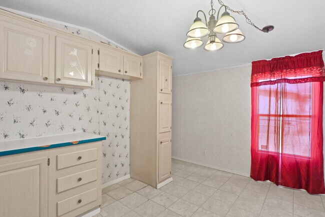 Building Photo - 505 Ricky Zelt Dr