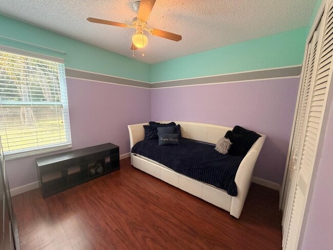 Building Photo - 1902 SW Aladdin St