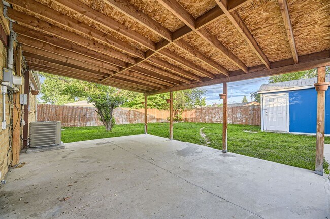 Building Photo - Spacious Home w/Large Backyard Only Blocks...