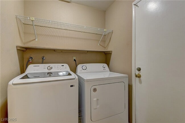 Building Photo - 6270 W Arcadia Ave