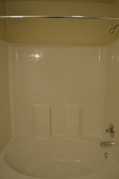 masterbathrm - 220 Ryan Cir Apt B