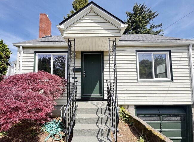 Building Photo - 8954 N Portsmouth Ave
