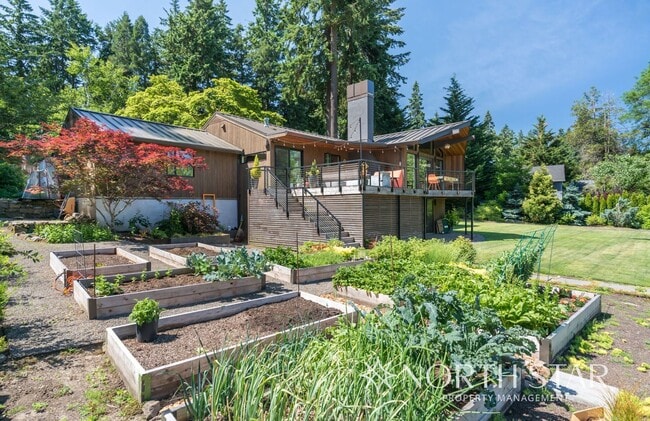Building Photo - Perfectly located Lake Oswego Mid-century Modern Home with Lake Rights