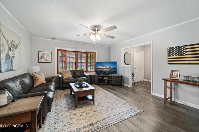 Building Photo - 805 Deblea Ct