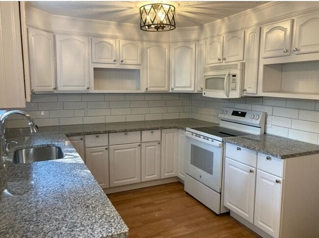 Building Photo - 45 Pilgrim Ave