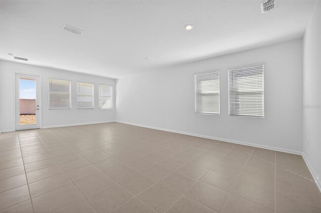 Building Photo - 3078 Armstrong Ave