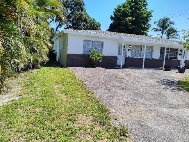 Primary Photo - 830 Prosperity Farms Rd