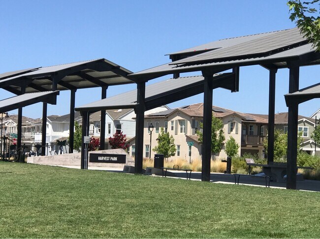 Building Photo - Gala Flat at The Cannery in Davis now!