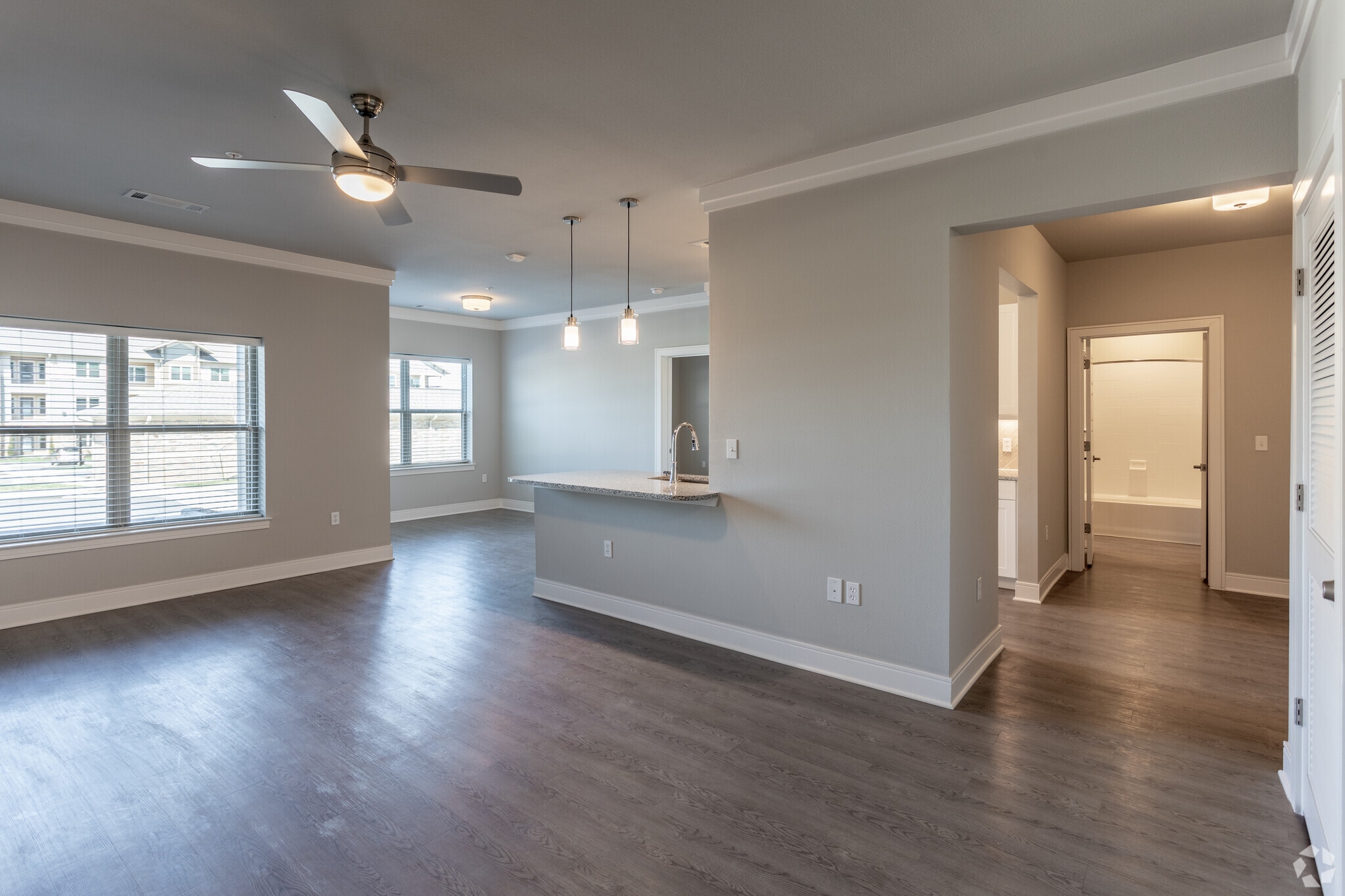 1BR, 1BA + Den - A2 - Vale Overland Park