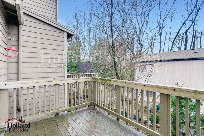 Building Photo - Stylish 3-Bedroom Portland Home with Fireplace, Garage & Modern Conveniences