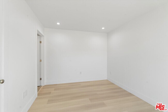 Building Photo - 10963 Calvert St