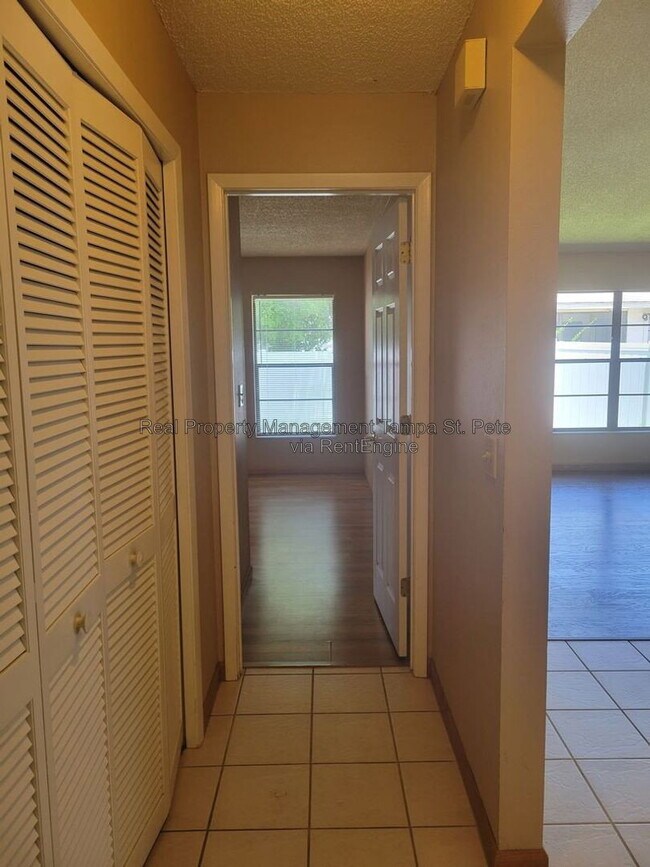 Building Photo - 2024 Sheffield Ct