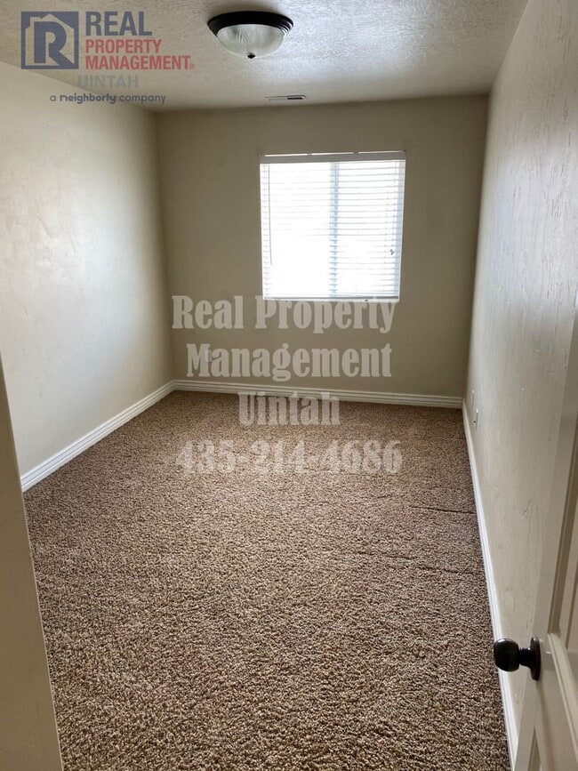 Building Photo - 3 bed 2.5 bath townhome in Fox Run