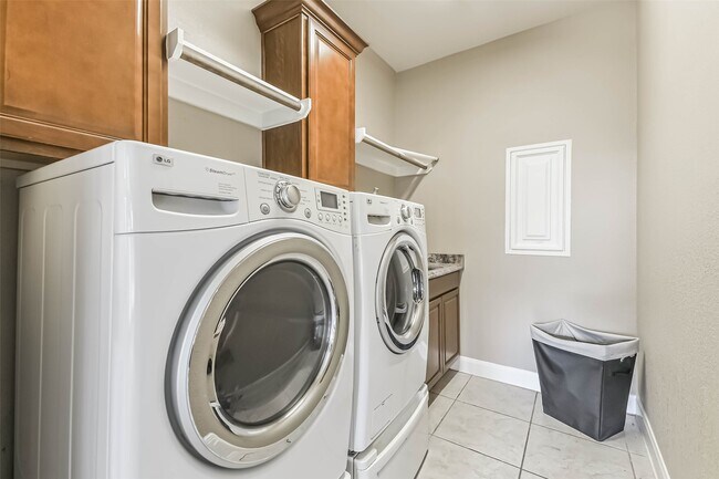 Building Photo - 13911 Desert Trace Ct
