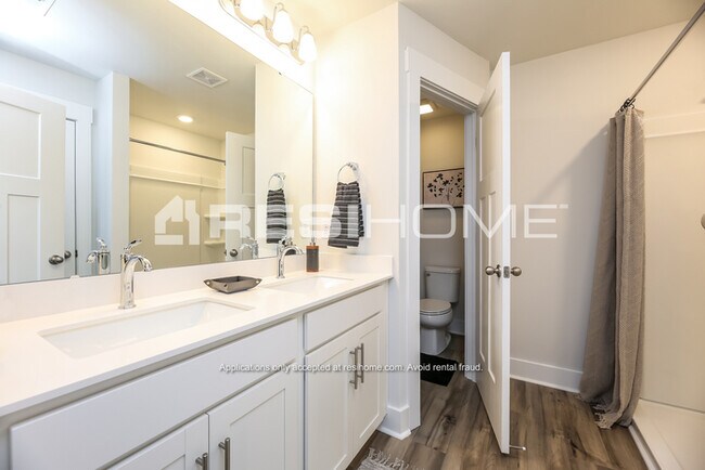 Building Photo - 207 Camber Ct