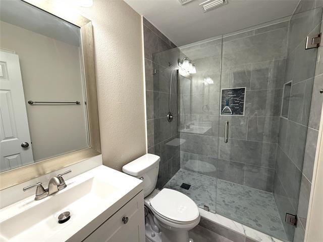 Building Photo - 131 Fallkirk Dr