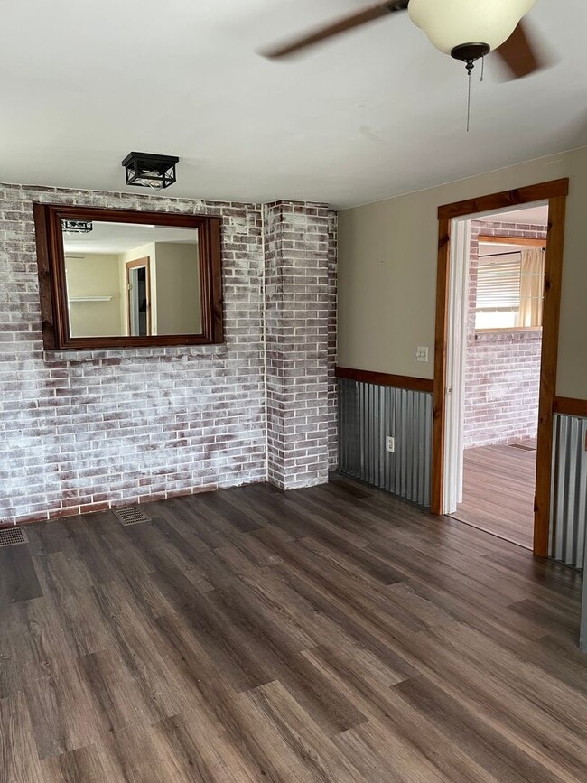 Building Photo - 3 Bed 1 Bath in Shippensburg, PA!