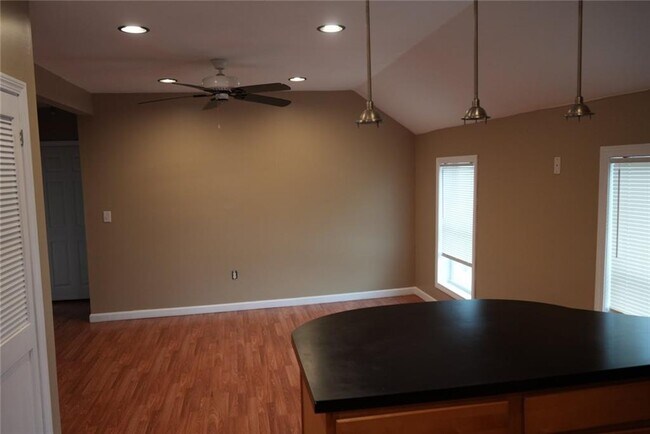 Building Photo - 13 Tweed St