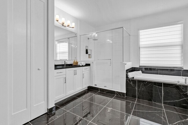 Building Photo - 8239 Oceanus Dr