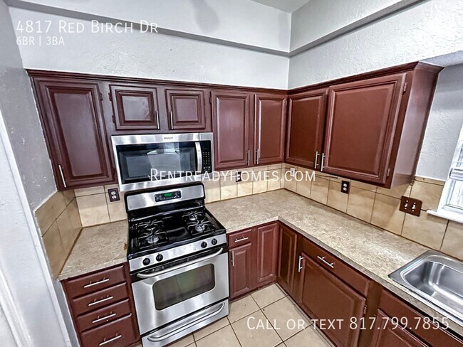 Building Photo - 4817 Red Birch Dr