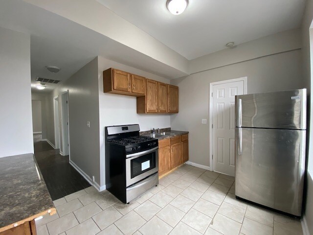 Building Photo - 1609 N Lawndale Ave