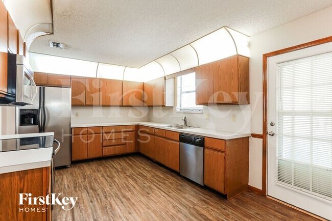 Building Photo - 650 Watling Ln