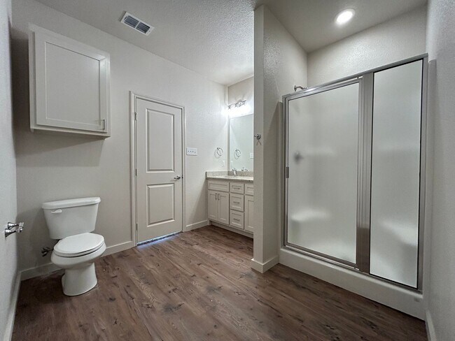 Building Photo - Luxury Townhome in Abbey Glen Community!