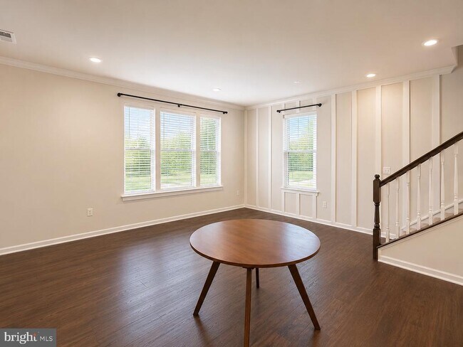 Building Photo - 4930 MacDonough Pl