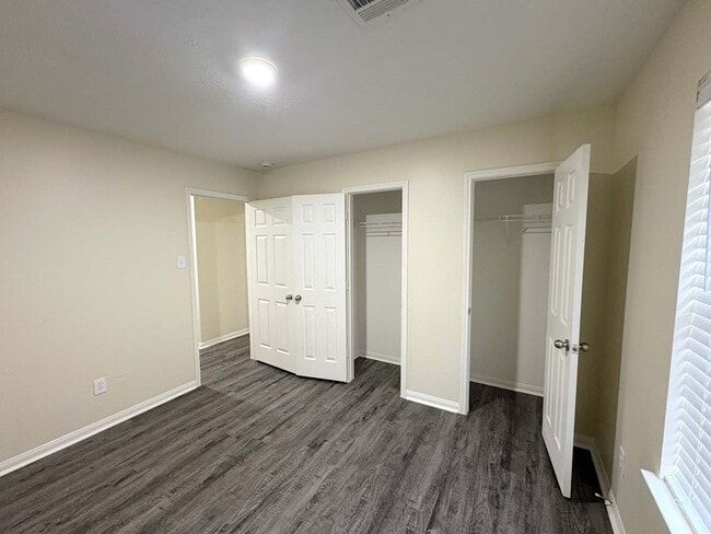 Building Photo - 6337 Mountain Pines Ln