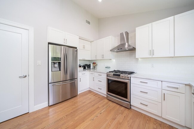 Building Photo - 25 Helen St