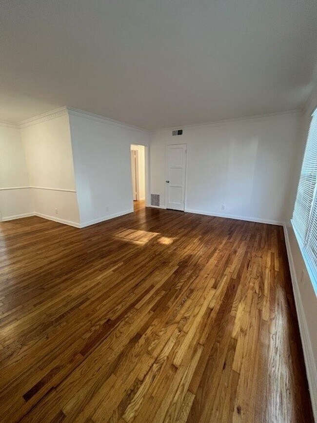 Building Photo - Orange Grove Ave.