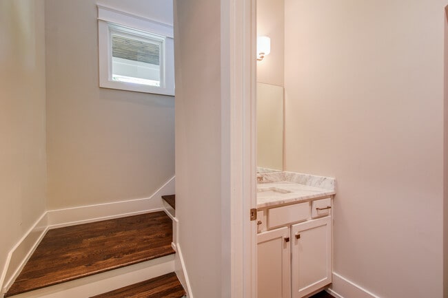 Building Photo - 1828 11th Ave N