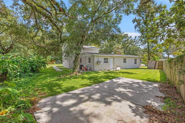 Building Photo - 4323 E Henry Ave