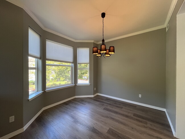 Building Photo - 13065 SW Seca Ct