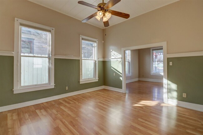 Building Photo - 313 N Mt Vernon Ave
