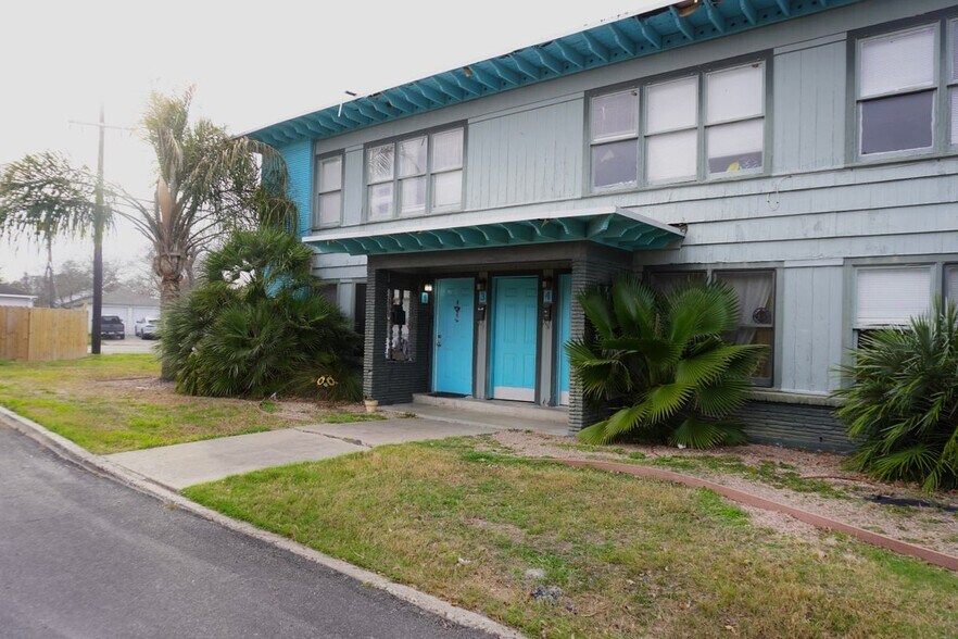 Primary Photo - 3120 Santa Fe St