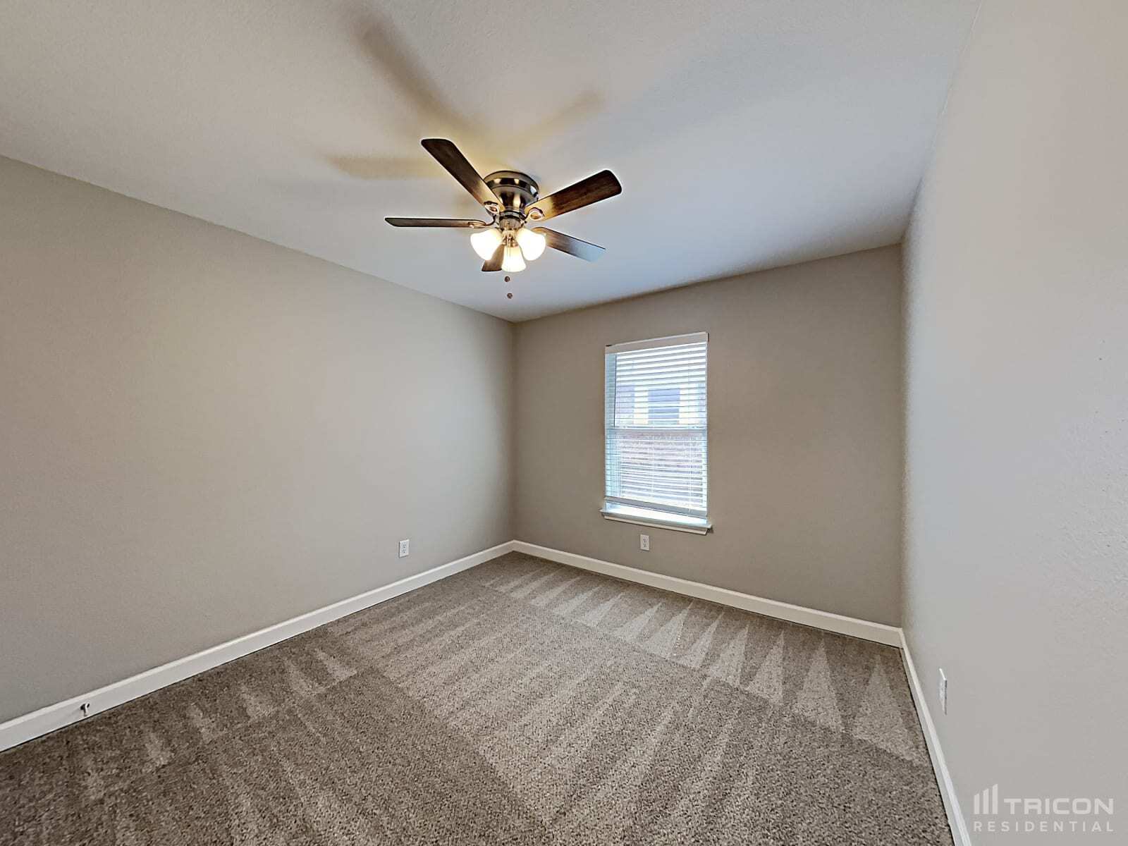 Building Photo - 710 Green Acres Ln