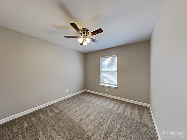 Building Photo - 710 Green Acres Ln