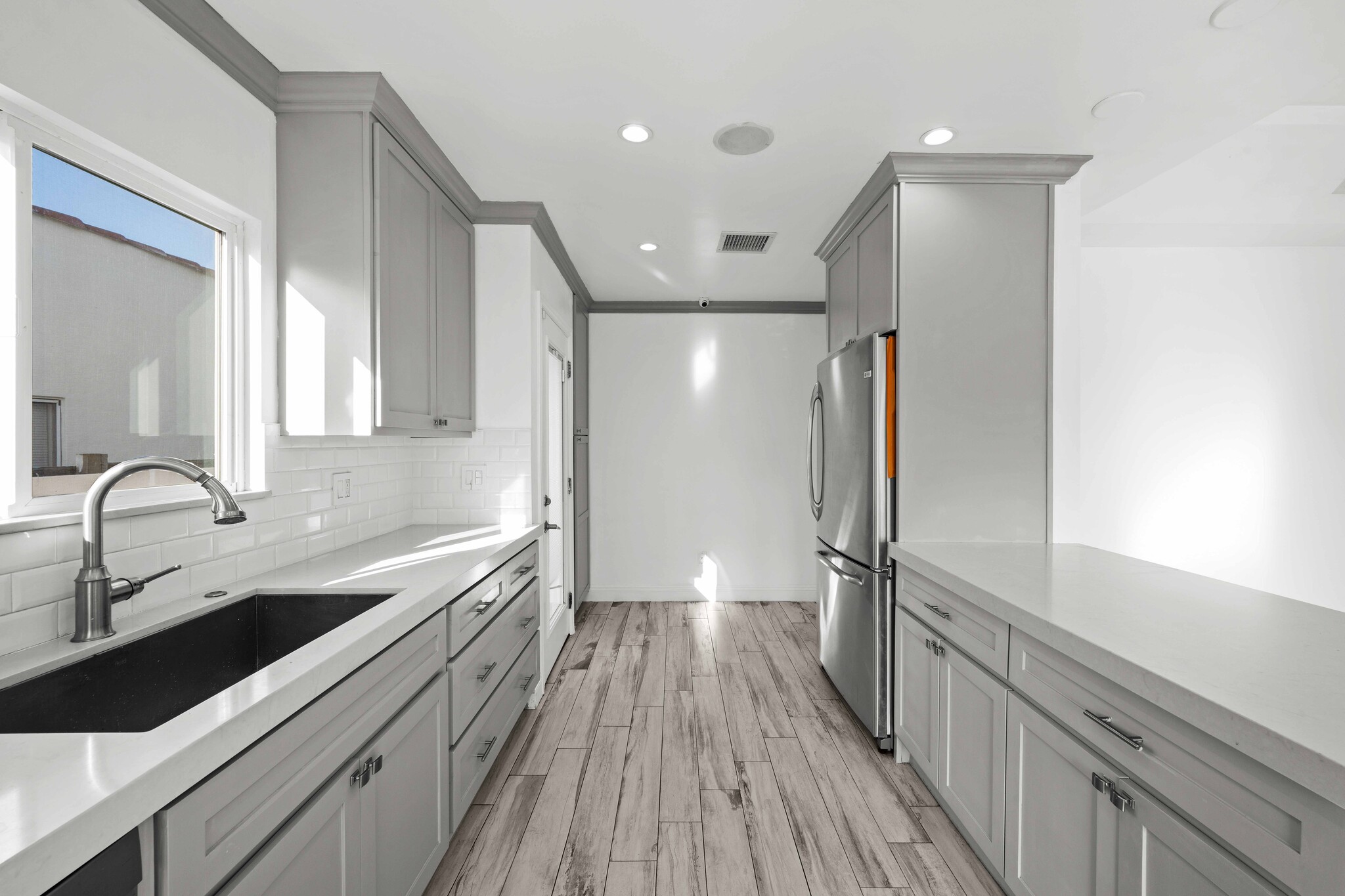 Building Photo - 1621 Hi Point St