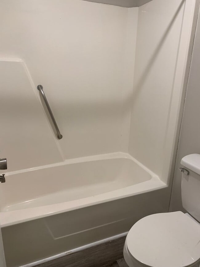 Building Photo - 920H