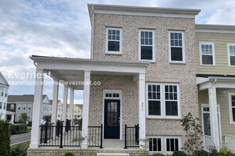 Building Photo - 351 Kara Ln