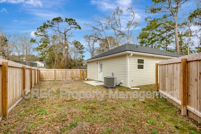 Building Photo - 6961 Raymond Ave