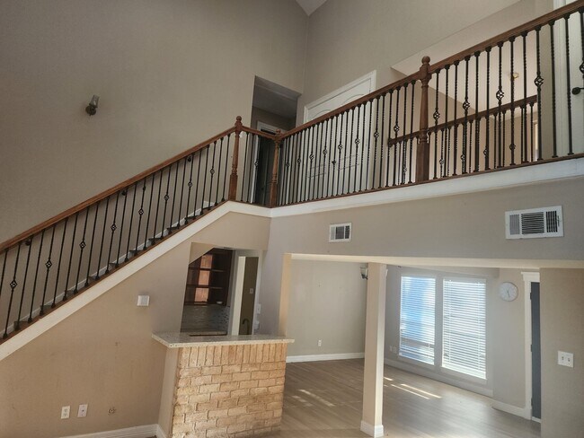 Building Photo - 9902 Kings Walk Round St