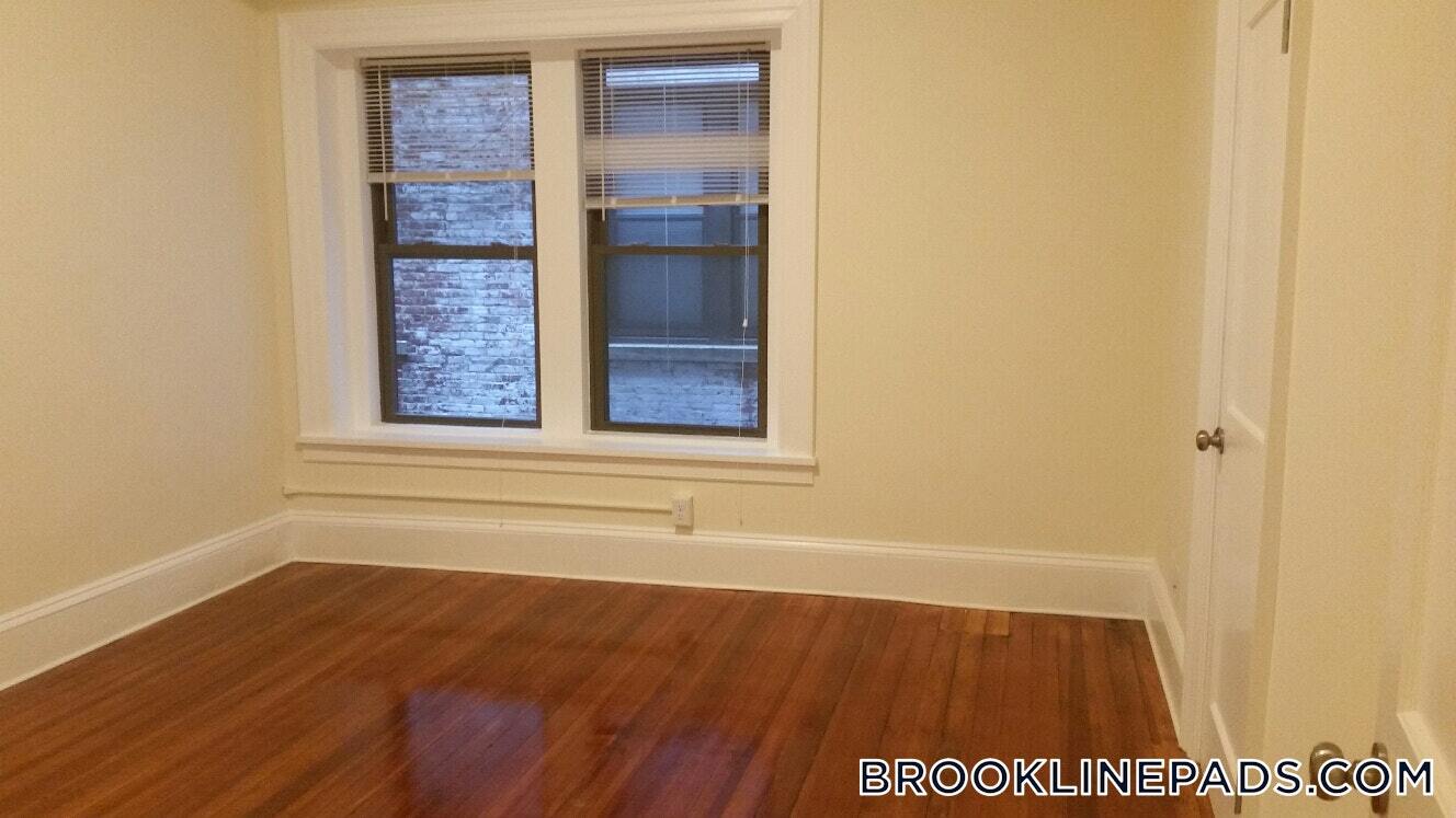 Building Photo - 1463 Beacon St