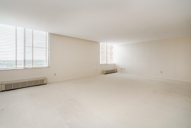 Building Photo - 1000 Urlin Ave