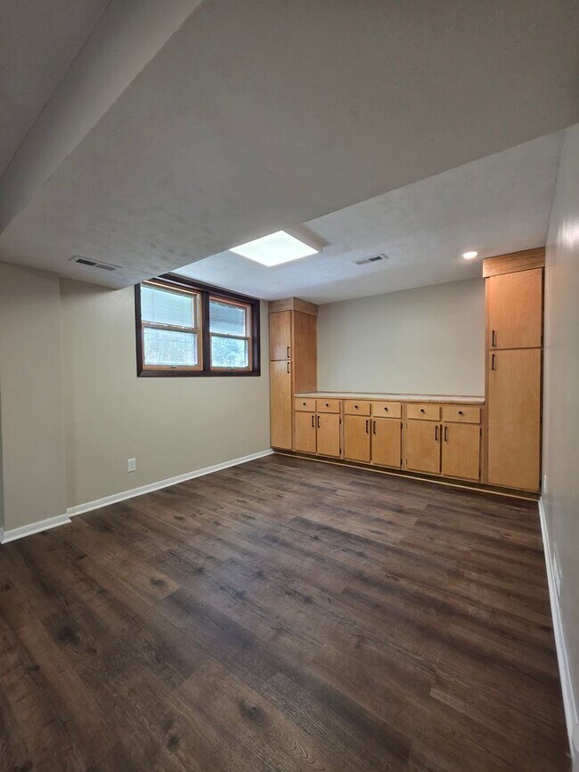 Building Photo - Spacious Three Bedroom in Millard!
