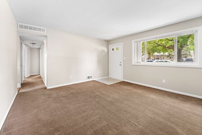 Building Photo - 2055 Alanson St