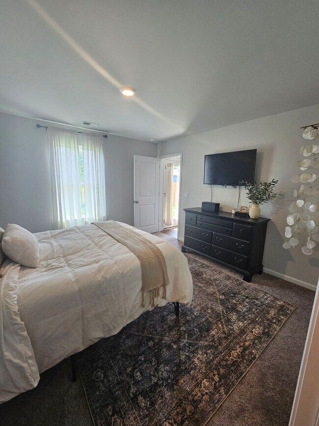 Building Photo - 4 Bedroom Home in Surf City!