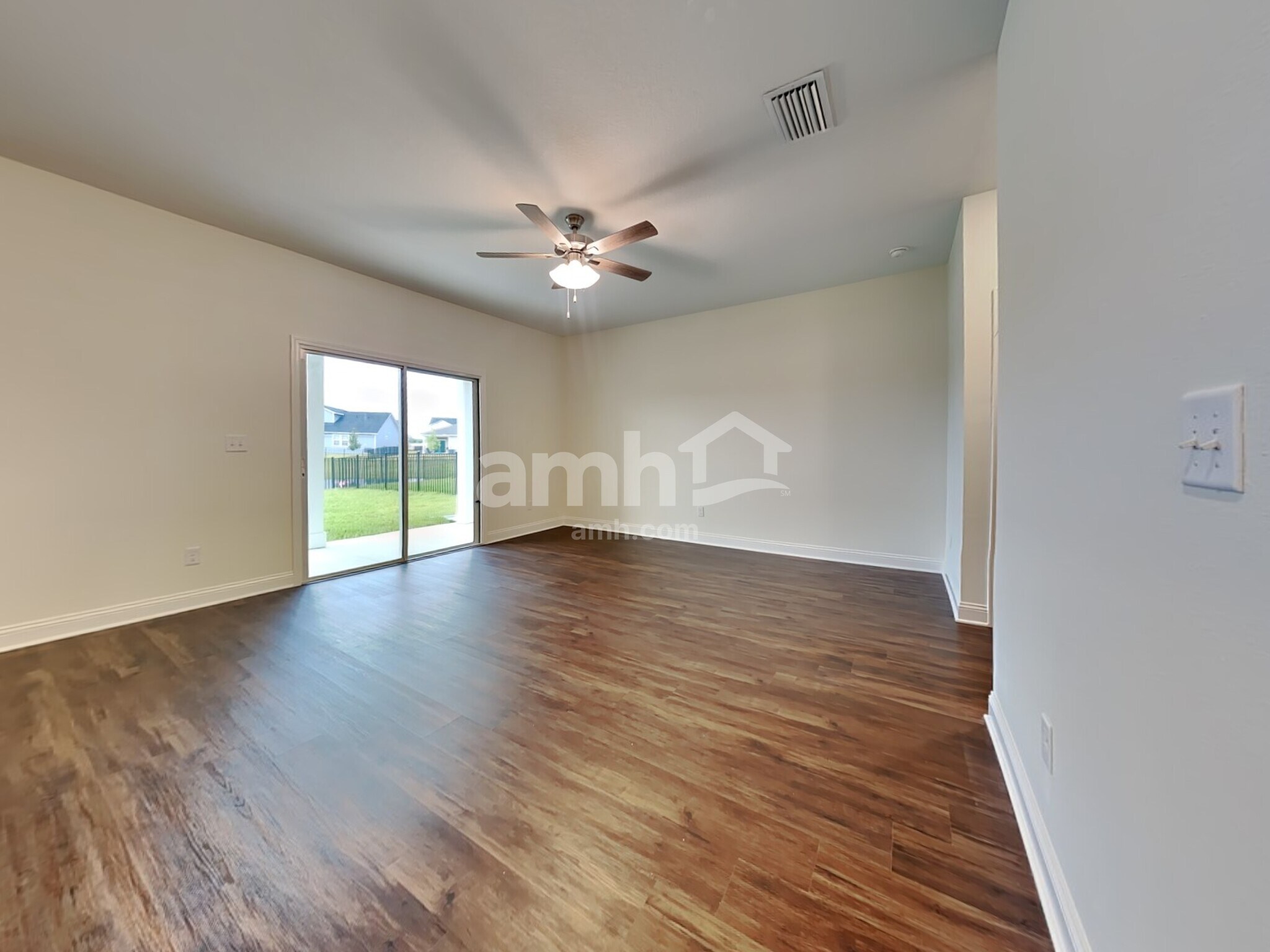 Building Photo - 302 Banyan Frst Dr